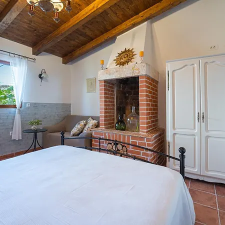 Charming Renovated Istrian Stone House Luca With A Beautiful Garden Dom wakacyjny *