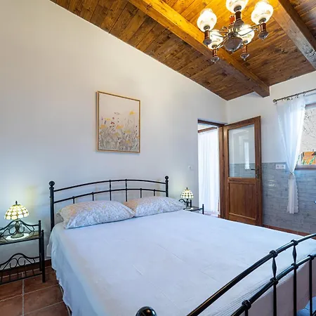 Charming Renovated Istrian Stone House Luca With A Beautiful Garden Glavani